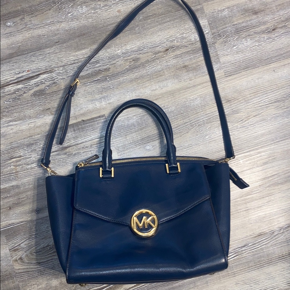 EUC Beautiful MICHAEL KORS Navy & Gold Bag